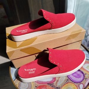 NWT Ugg Slip-On Sneaker